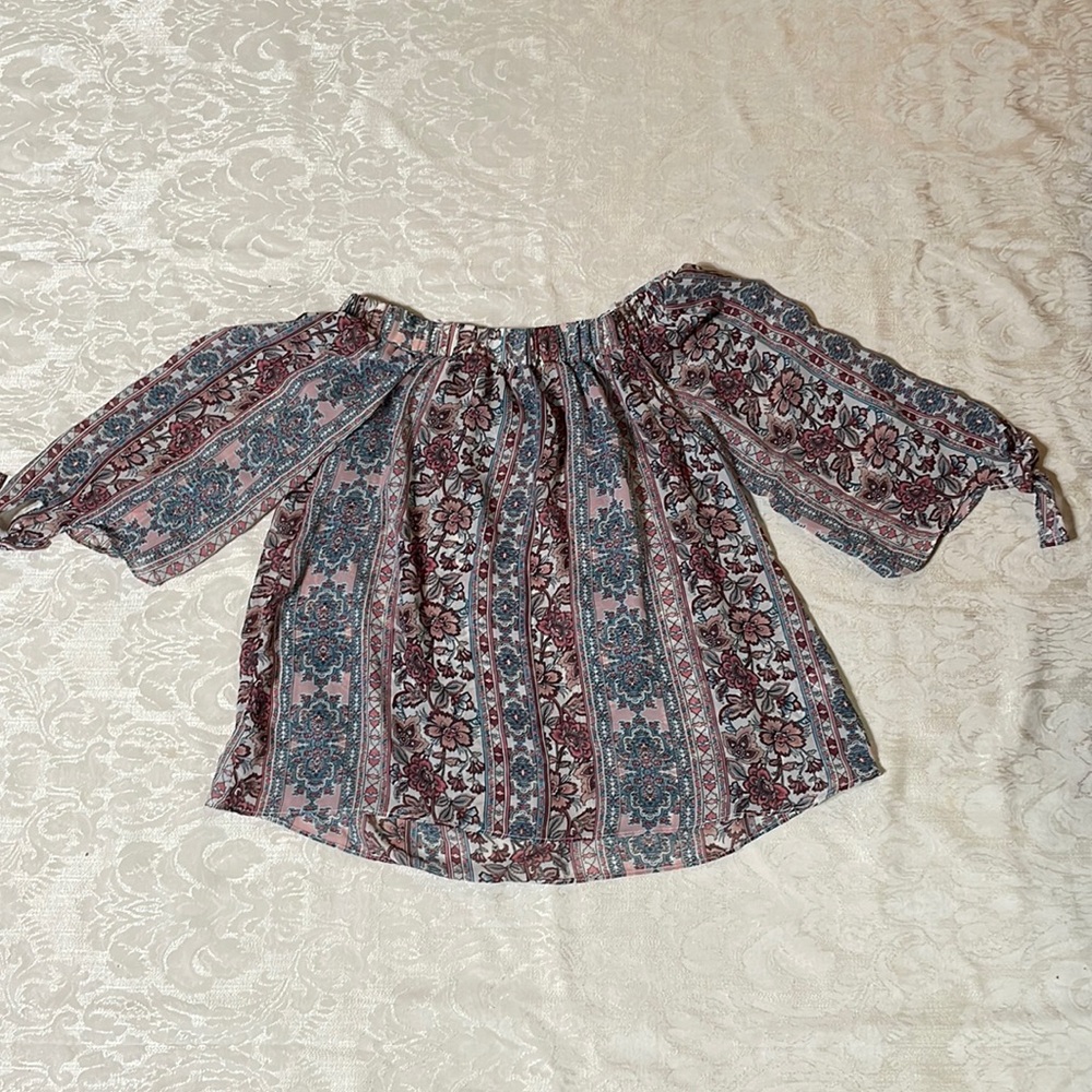 Women’s Flowy Top